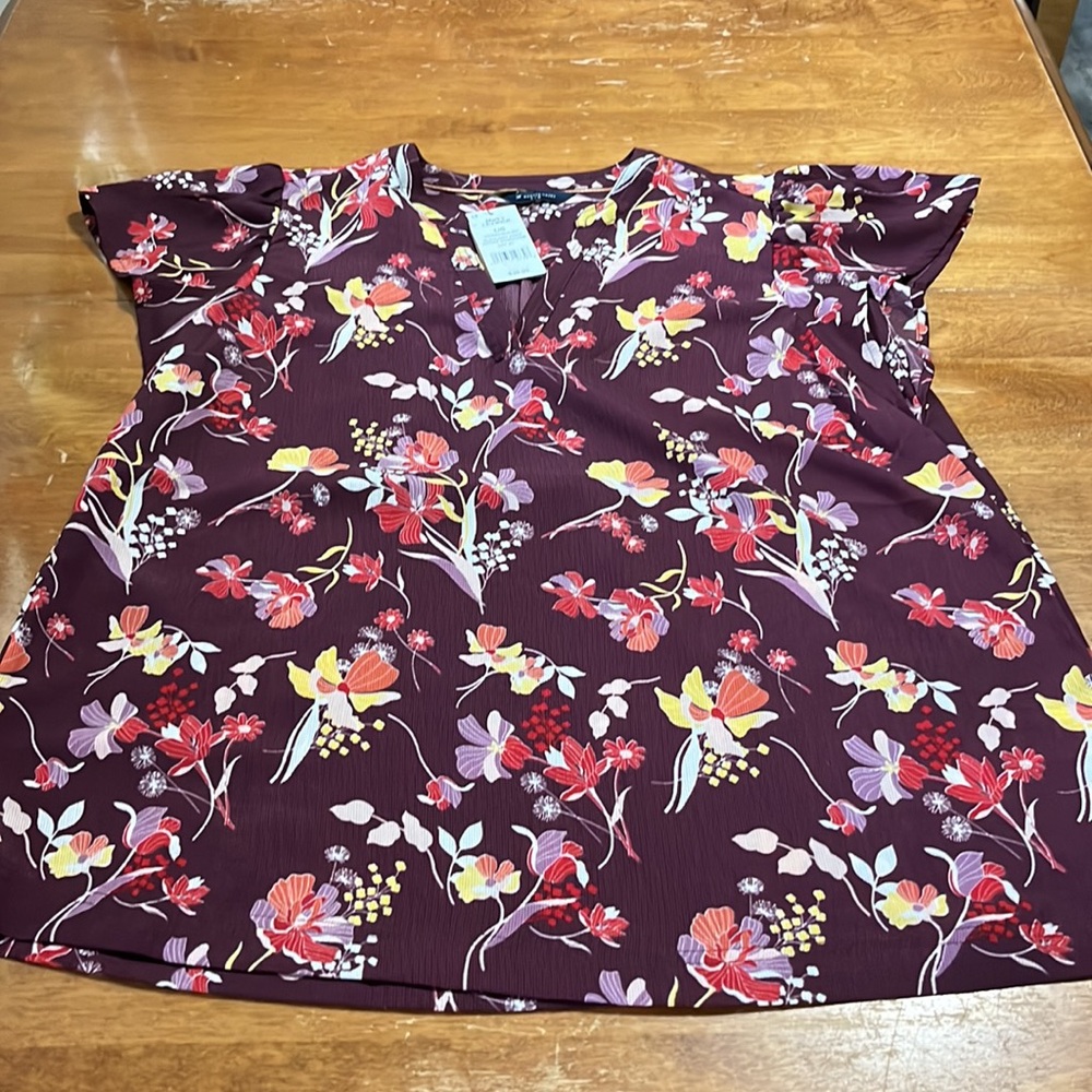 Denver Hayes Floral V-Neck Short Sleeve Blouse - Picture 2 of 10